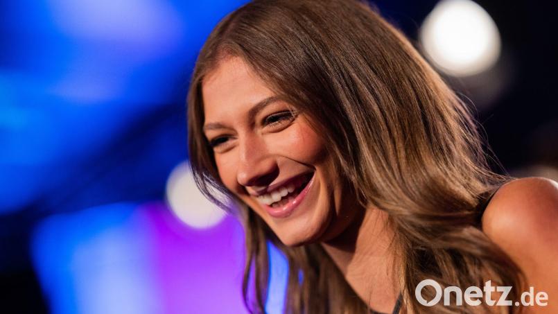 Die Sängerin Leony aus Cham ist in der Jury von The Voice Kids. Bild: Rolf Vennenbernd/dpa