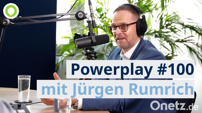 Jürgen Rumrich, der Sportliche Leiter der Blue Devils Weiden, war in der 100. Folge des Podcasts &quot;Powerplay&quot; zu Gast. Bild: Marco Meier