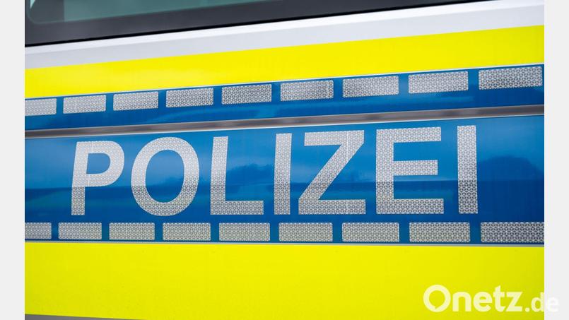 Großeinsatz der Kriminalpolizei: Verdacht auf Besitz verbotener Dateien. (Symbolbild) Bild: Daniel Vogl/dpa