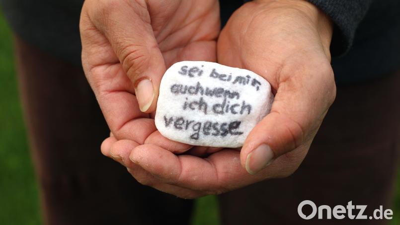 Die Pflege eines geliebten Menschen mit Demenz ist eine Aufgabe, die Kraft, Geduld und emotionale Stärke fordert. Symbolbild: Osterland – stock.adobe.com