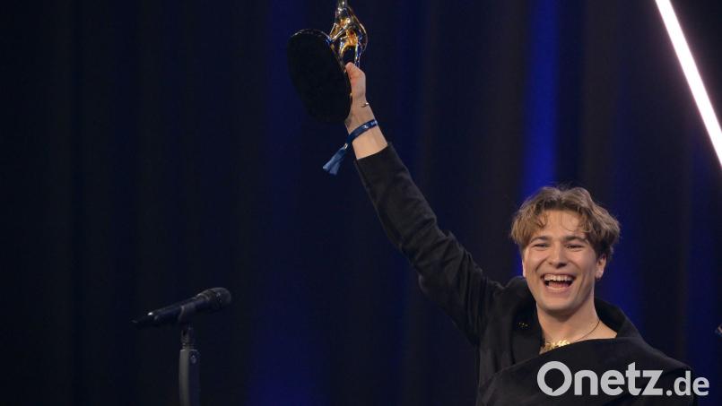 Fionn Ferreira will die Meere von Mikroplastik befreien. Dafür wurde er mit dem Bambi in der Kategorie Unsere Erde ausgezeichnet. Bild: Peter Kneffel/dpa