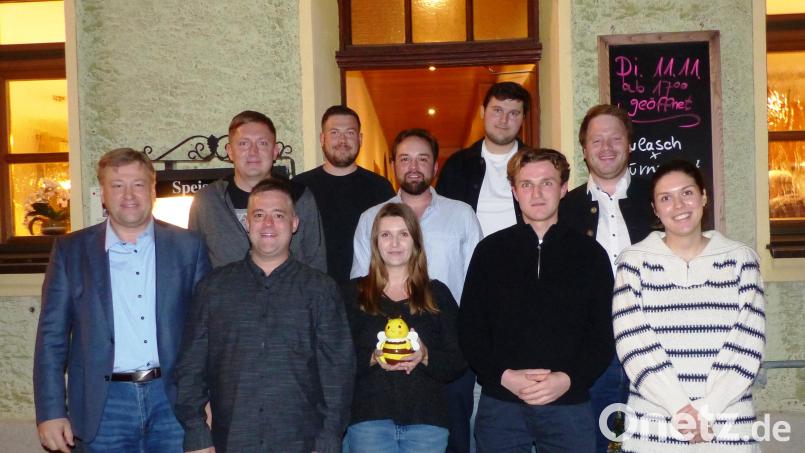 Die neue Führungsmannschaft der Jungen Union Kastl. Vordere Reihe von links: Bürgermeister Stefan Braun, Sebastian Weber, Julia Finn, Johannes Bleisteiner (Vorsitzender) Johanna Kneißl. Hintere Reihe von links: Michael Wittmann, Stefan Fromm, Andreas Volber, Dominik Kerschensteiner und Kreisvorsitzender Henner Wasmuth. Bild: jp