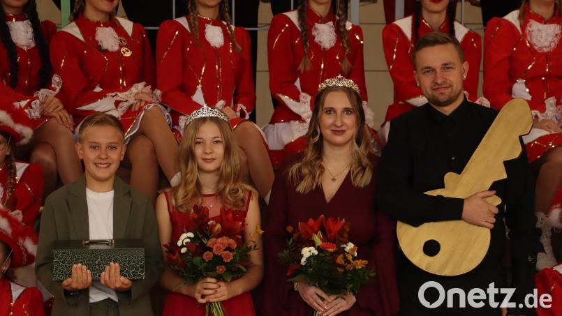 Riedens neue Tollitäten der Narrhalla Rot-Weiß-Gold. Von links: Kinderprinz Max I., Kinderprinzessin Leonie I., Prinzessin Elena I. und Prinz Timo I.. Bild: mrr