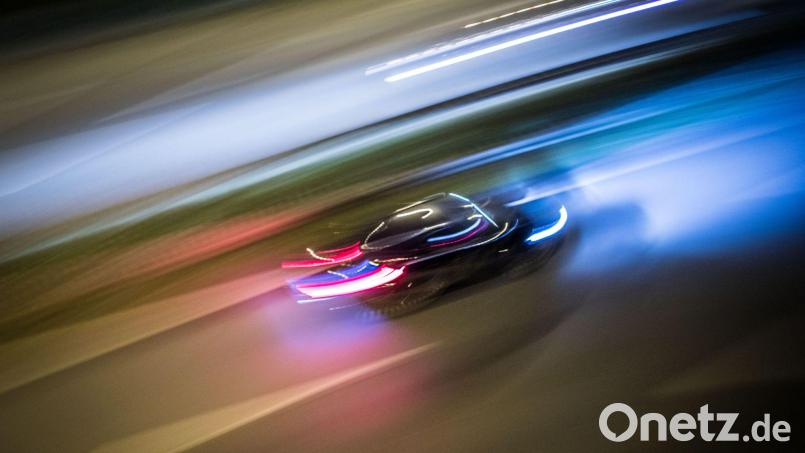 Der junge Autofahrer aus Sulzbach-Rosenberg versuchte, vor der Polizei zu flüchten. Symbolbild: Frank Rumpenhorst/dpa