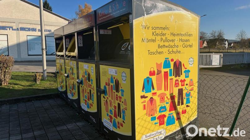 An der Austraße in Nabburg stehen noch Altkleidercontainer einer Privatfirma. Derzeit ist nicht geplant im Landkreis Schwandorf weitere Standorte aufzugeben. Falls notwendig werden Kapazitäten auf den Wertstoffhöfen aufgestockt. Bild: ihl