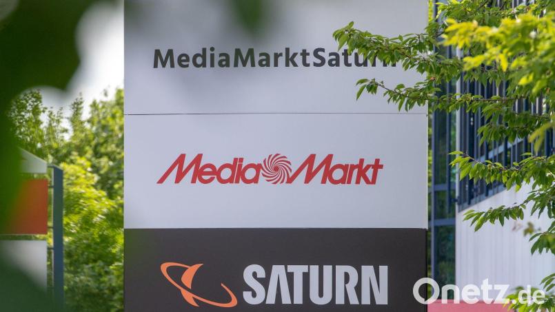 Mediamarkt und Saturn - zwei Elektronikshops, die künftig wohl einen chinesischen Eigentümer haben. (Archivbild) Bild: Armin Weigel/dpa