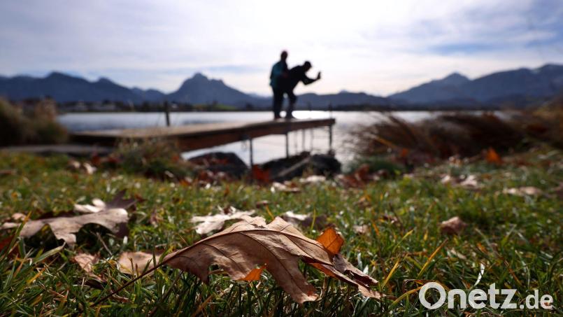Am Freitag sind noch einmal Ausflüge bei milden Temperaturen und Sonne möglich. (Symbolbild) Bild: Karl-Josef Hildenbrand/dpa