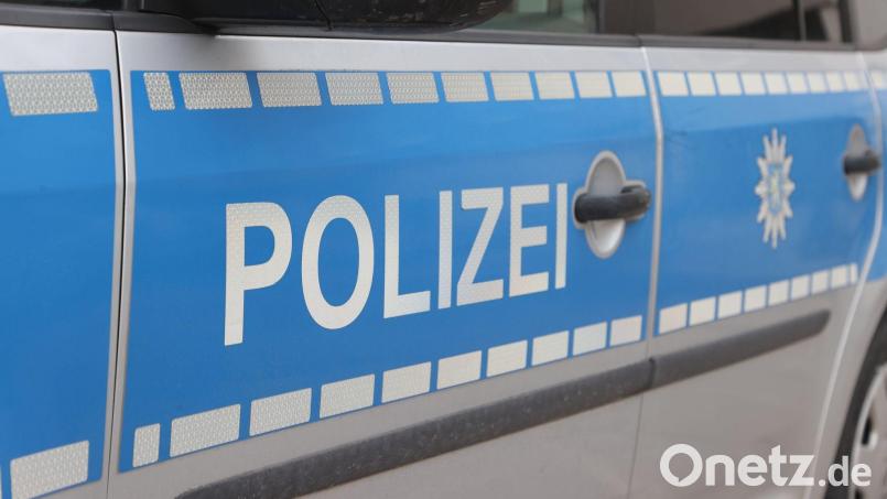 Die Polizei ermittelt gegen den jungen Mann. (Symbolbild) Bild: Bodo Schackow/dpa