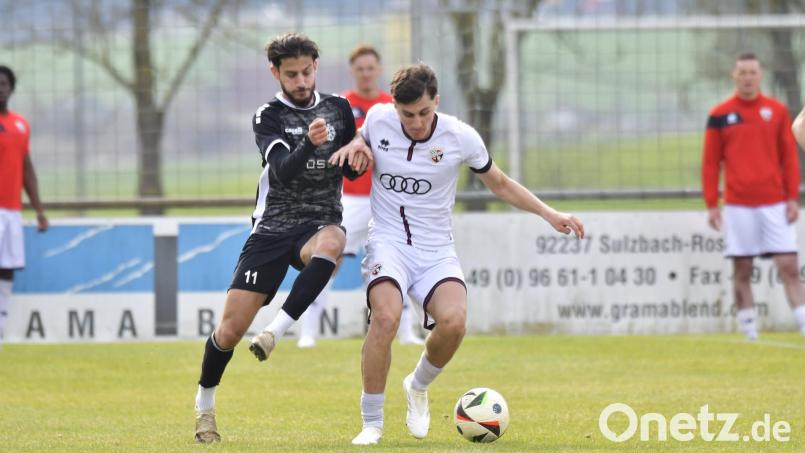 Fatih Boynuegrioglu (links) steht der DJK Gebenbach gegen die U21 des SSV Jahn Regensburg wieder zur Verfügung. Archivbild: Hubert Ziegler