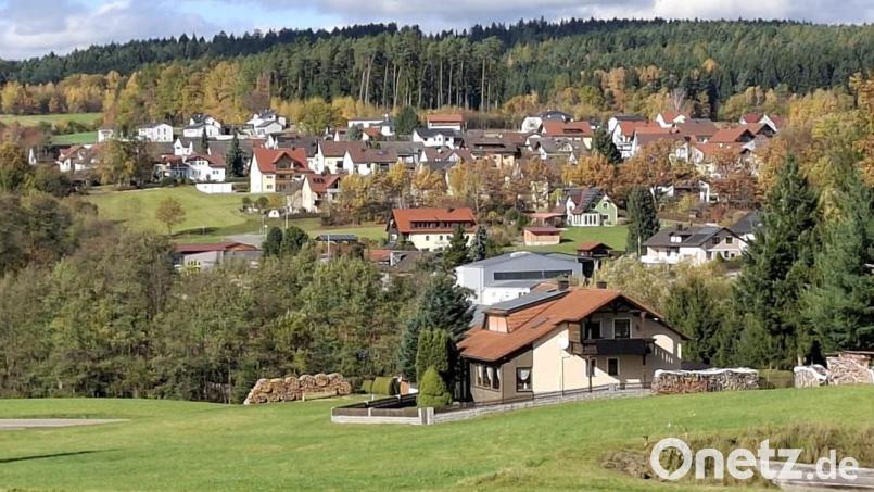 Das Baugebiet "Am Waldfrieden - Leinhartl" ist bereits ausverkauft, die Gemeinde bemüht sich um ein neues Baugebiet Bild: Norbert Eckl/exb