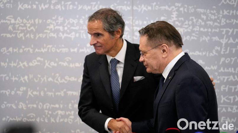 IAEA-Chef Grossi ist zuletzt mehrfach nach Russland gereist, wo er auch den Chef der russischen Atombehörde Lichatschow traf. (Archivbild) Bild: Alexander Zemlianichenko/AP/dpa