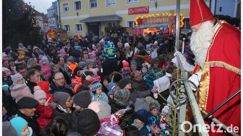 Zum Christkindlmarkt in Oberviechtach am 6. Dezember wird natürlich wieder der Nikolaus erwartet. Archivbild: frd
