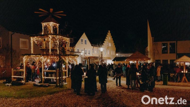 Wie im Vorjahr (Bild) sorgen wieder Kemnather Vereine für eine heimelige Atmosphäre in der Grünanlage beim Stadtgraben. Heuer hat der Wintergarten erstmals an 16 Tagen im Advent geöffnet. Archivbild: Carsten Bunnemann Fotografie