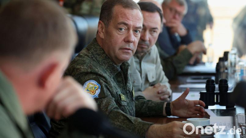 Medwedew wirft der Bundesregierung die Unterdrückung der Opposition in Deutschland vor. (Archivbild) Bild: Ekaterina Shtukina/Pool Sputnik via AP/dpa