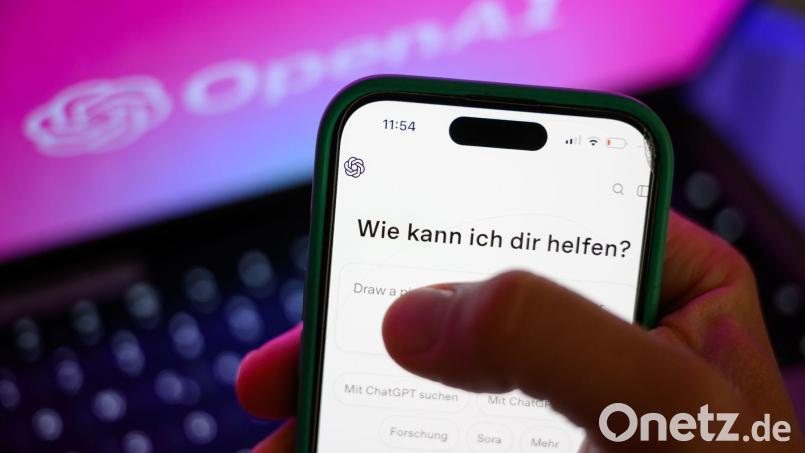 Mit Abstand am häufigsten nutzen Jugendliche den KI-Chatbot ChatGPT des Betreibers OpenAI.(Illustration) Bild: Hendrik Schmidt/dpa