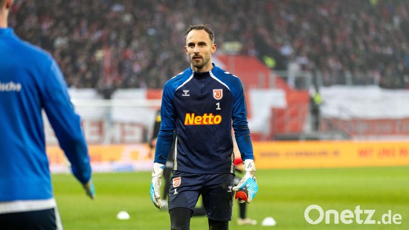 Jahn-Torwart Felix Gebhardt war der Elfmeter-Held im Pokal gegen den FC Ingolstadt. Bild: Sascha Janne