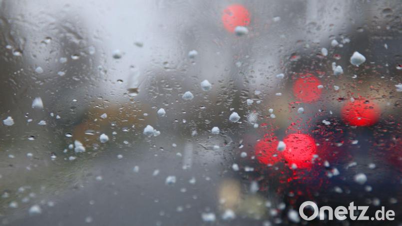 Es wird nasskalt. (Symbolbild) Bild: Wolfgang Kumm/dpa