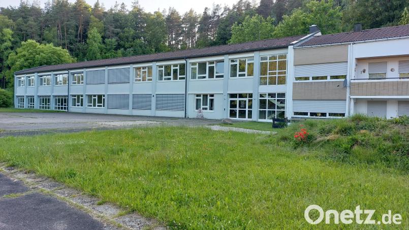 Das alte Schulhaus steht bei den Plänen für die Städtebauförderung ebenfalls auf dem Plan. Die weitere Nutzung des Gebäudes stand auch auf der Agenda der Jugendlichen bei der Veranstaltung &quot;SagWas&quot;. Bild: mfh