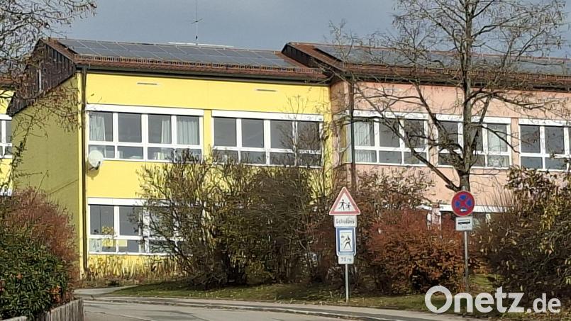 Soll die PV-Anlage auf den Schulgebäuden der Schulverband übernehmen oder sollen die Dachflächen anderweitig genutzt werden? Diese Frage soll in der nächsten Sitzung geklärt werden. Bild: tra
