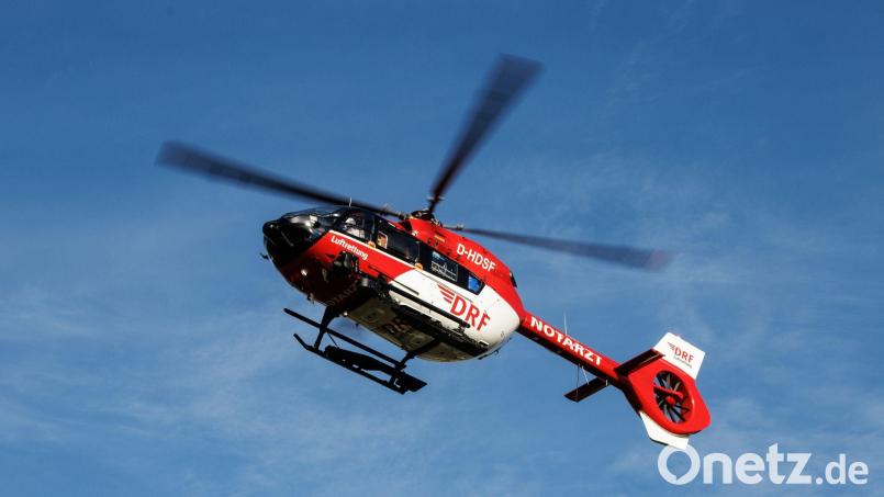 Ein Rettungshubschrauber bringt in Rieden einen schwer verletzten Fußgänger ins Krankenhaus. Symbolbild: Matthias Balk/dpa/Symbolbild