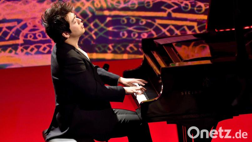 Der Pianist Lang Lang erhält den ersten Daphne Award Bild: Uwe Anspach/dpa