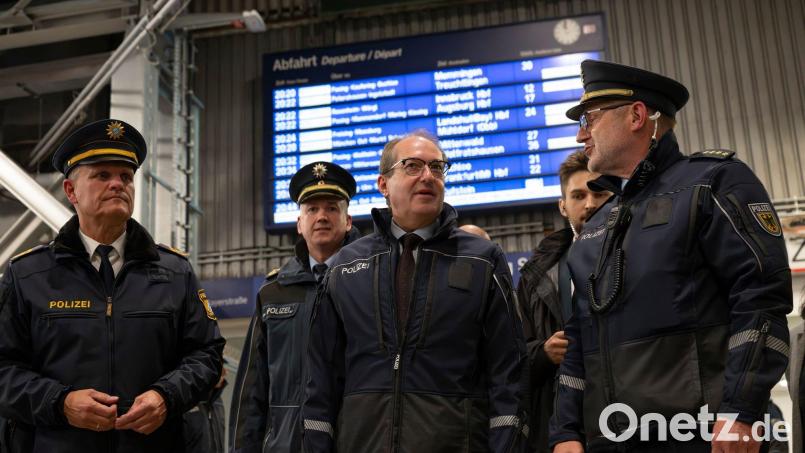 Am Münchner Hauptbahnhof war Bundesinnenminister Alexander Dobrindt (CSU) dabei. (Archivfoto) Bild: Peter Kneffel/dpa