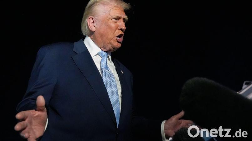 Trump stellt sich jetzt hinter eine Abstimmung zu den Epstein-Akten. Bild: Manuel Balce Ceneta/AP/dpa