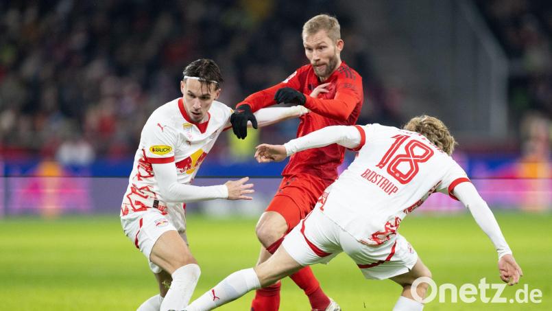 Der FC Bayern um Konrad Laimer (M) spielt am 6. Januar in Salzburg. (Archivbild) Bild: Sven Hoppe/dpa