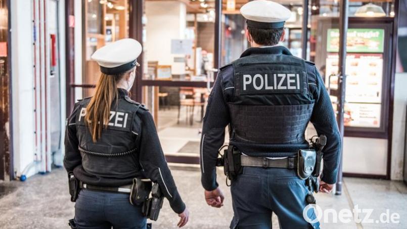 Bundespolizisten stellten bei einem Ladendieb ein griffbereites Messer sicher. Symbolbild: Bundespolizei
