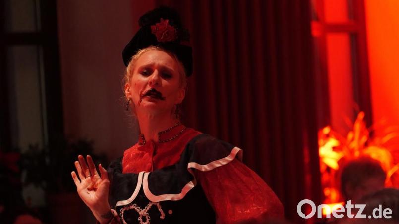Christina Götz als Blutgräfin beim Krimi-Dinner in Wiesau. Bild: Florian Wein/OVIGO Theater