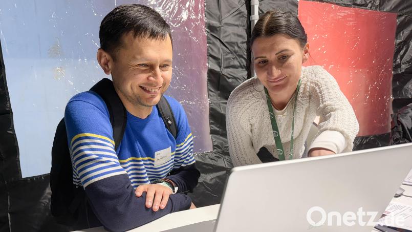 Auf dem "Eventcoaching" im NOC Weiden konnten Teilnehmende zwölf Stationen zum Thema Bewerbung, Berufseinstieg oder Neuorientierung besuchen. Bild: Gabi Schönberger