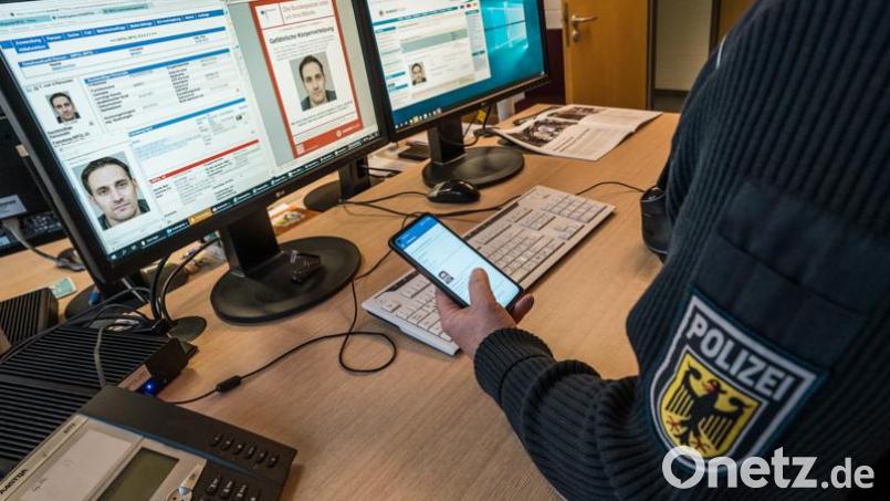 Ein Super-Recognizer der Bundespolizeiinspektion Waldmünchen erkannte einen Tatverdächtigen nach einem vorausgegangenen Diebstahl wieder. Symbolbild: Bundespolizei