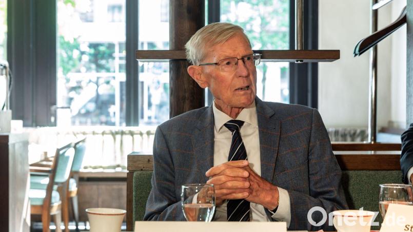 Eugen Block wirft der Vorsitzenden Richterin im Prozess gegen seine Tochter Christina Befangenheit vor. (Archivbild) Bild: Markus Scholz/dpa