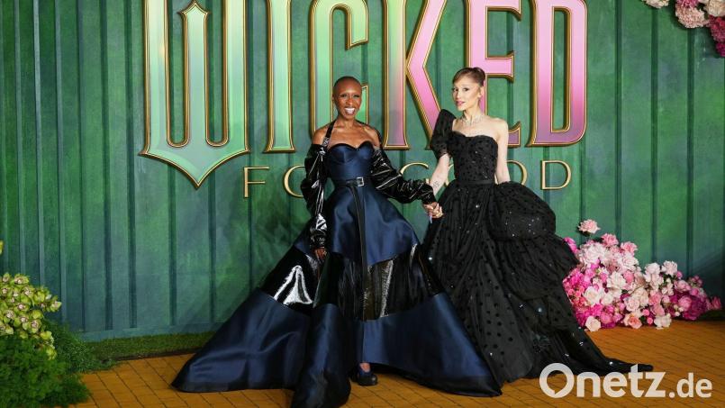 Cynthia Erivo, links, eilte Ariana Grande bei dem Vorfall in Singapur zu Hilfe. (Archivbild) Bild: Scott A Garfitt/Invision/AP/dpa