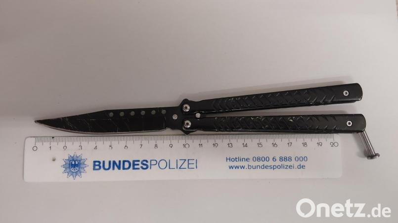 Die Polizei erwischte einen 15-Jährigen mit einem Butterflymesser am Hauptbahnhof Regensburg. Bild: Bundespolizei