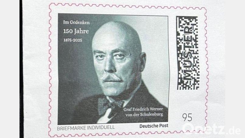 Mit einer Sonderbriefmarke ehrt das Forum Falkenberg Graf von der Schulenburg. Bild: Herbert Bauer/Forum Falkenberg
