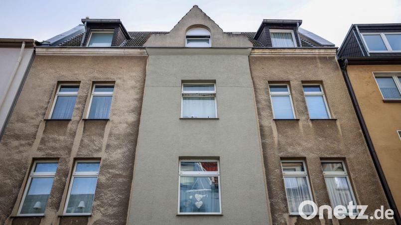 In diesem Mehrfamilienhaus im Bochumer Stadtteil Hamme ereignete sich der folgenschwere Polizeieinsatz. Bild: Christoph Reichwein/dpa