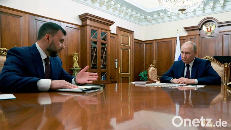 Der von Moskau eingesetzte Besatzungschef für Donezk, Denis Puschilin, hat nach ukrainischen Drohnenangriffen auf Wärmekraftwerke den regionalen Notstand ausgerufen. (Archivbild) Bild: Gavriil Grigorov/Pool Sputnik Kremlin/AP/dpa