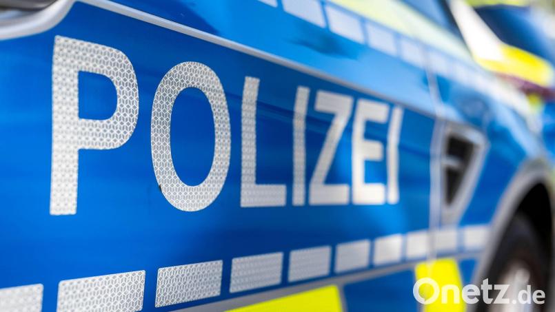 Ein 44-jähriger Mann bedrohte eine Schülerin in Oberviechtach mit einem Messer. Die Polizei ermittelt. Bild: David Inderlied/dpa
