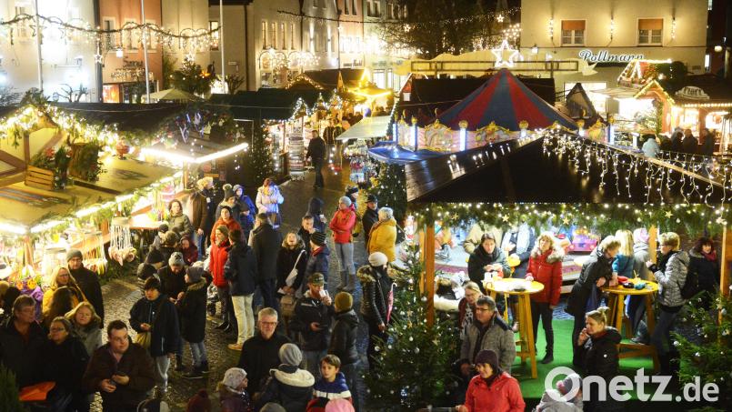 Bald stehen in Weidener Altstadt wieder weihnachtlich geschmückte Stände: Der Christkindlmarkt findet dieses Jahr von 27. November bis 23. Dezember statt. Archivbild: Gabi Schönberger