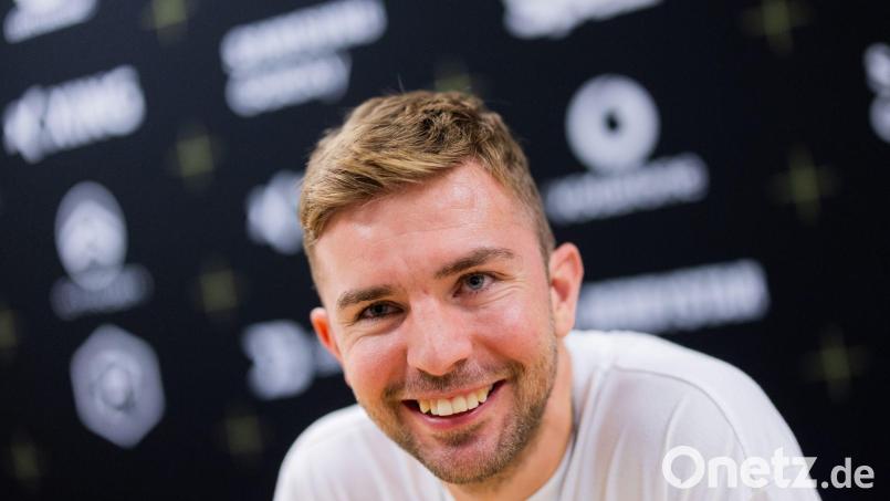 Christoph Kramers Debüt-Roman „Das Leben fing im Sommer an“ wird in Düsseldorf auch als Theaterstück aufgeführt. (Archivbild) Bild: Rolf Vennenbernd/dpa