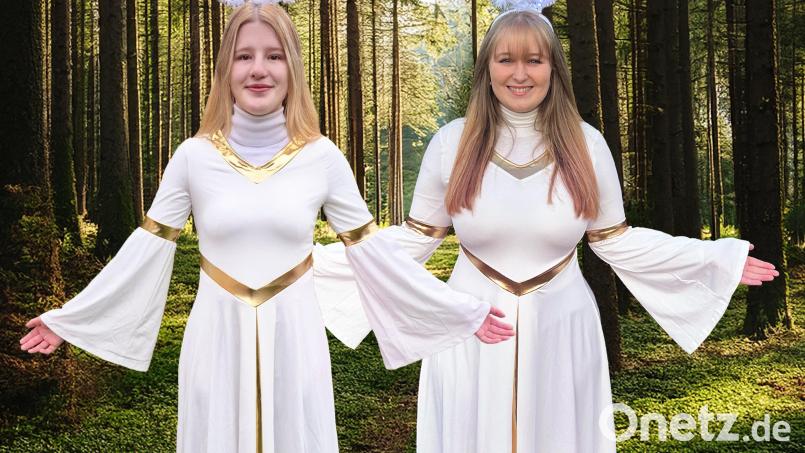 Erstmalig erscheinen auf dem „etwas anderen Adventsmarkt“ Engel (von links: Jana Kausler, Kathrin Sporrer) mit einer berührenden Friedensbotschaft und haben für die Kinder liebevolle kleine Geschenke im Gepäck. Bild: exb; Hilfe für Anja/Michael Sporrer