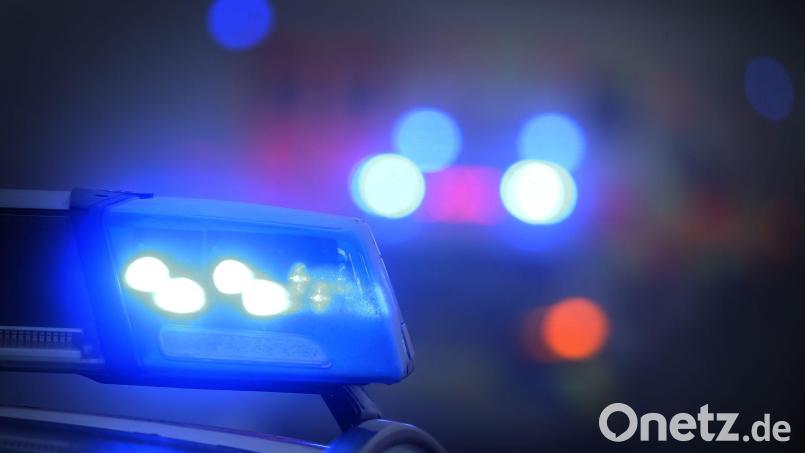 Der junge Mann starb noch an der Unfallstelle an seinen schweren Verletzungen. (Symbolbild) Bild: Karl-Josef Hildenbrand/dpa