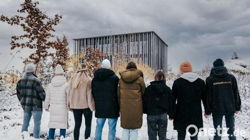 Ein beinahe schon ikonisches Bild: Ziegler-Mitarbeiter haben es wenige Tage nach der Insolvenz aufgenommen, auch um ein Zeichen gegen Anfeindungen im Netz zu setzen. Heute sind die meisten von ihnen bei neuen Arbeitgebern untergekommen. Archivbild: René Oertel