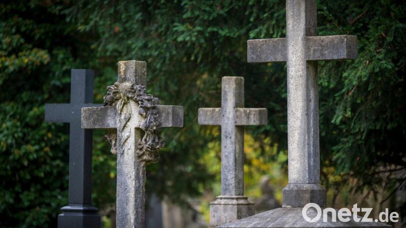 Der Totensonntag wird inzwischen offiziell Ewigkeitssonntag genannt. (Symbolbild) Bild: Peter Kneffel/dpa