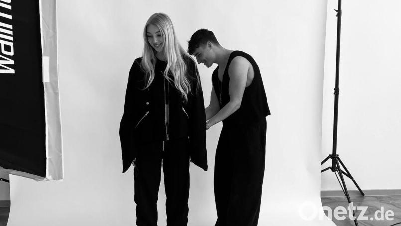 Vincent Schweiger bei einem Fotoshooting: Der Amberger studiert Modedesign und hat nebenbei sein eigenes, kleines Label. Bild: Vincent Schweiger