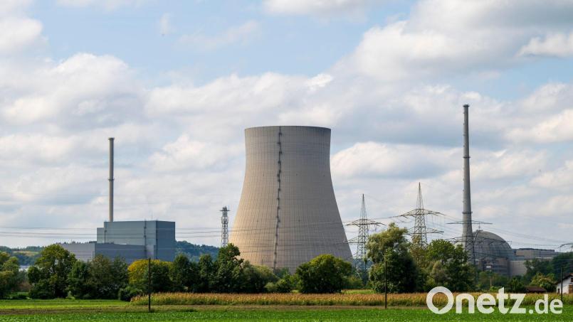 Bei den Rückbauarbeiten am stillgelegten Kernkraftwerk Isar 2 hat es eine Panne gegeben. (Archivbild) Bild: Peter Kneffel/dpa