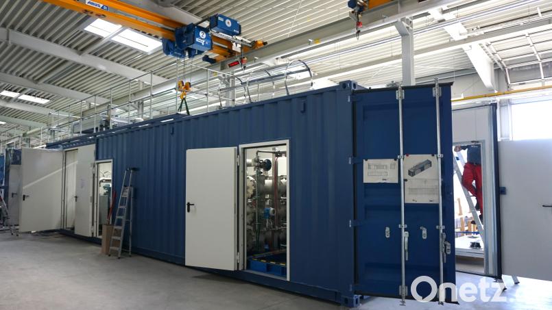 Ein Blick in die Produktionshalle in Tirschenreuth: Die Firma Völkl Motorentechnik stellt unter anderem besondere Containeranlagen her. Archivbild: jut