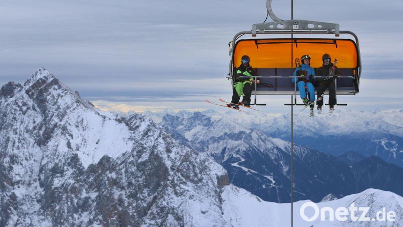 Bald startet der Skibetrieb auch an der Zugspitze. (Archivfoto) Bild: Karl-Josef Hildenbrand/dpa