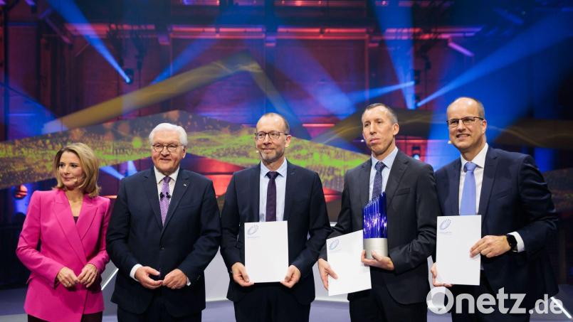 Der Deutsche Zukunftspreis ging in diesem Jahr an das Team „Kraftpaket fürs Klima - Fernverkehr-Lkw mit Wasserstoff elektrisch betreiben. Bild: Carsten Koall/dpa